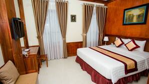 Minibar, desk, free WiFi
