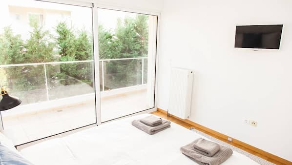 2 bedrooms, iron/ironing board, Internet, bed sheets