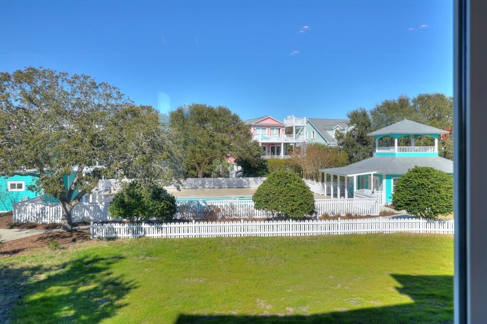 SEASIDE PALACE - STUNNING New Build in Seawatch Community