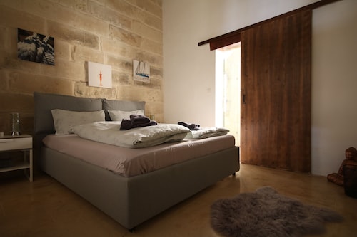 Luxury "House Of Character" Golden Bay/manikata. - Malta
