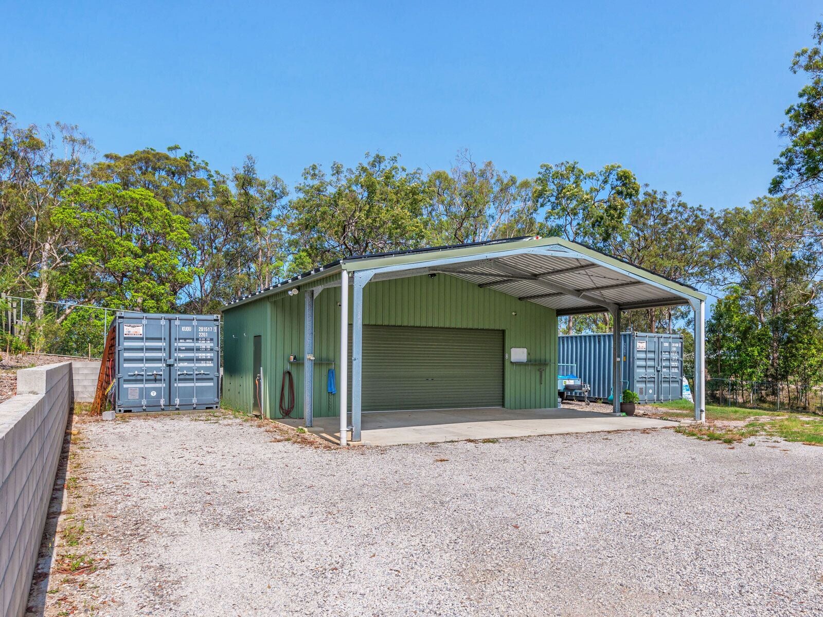 A tranquil bushland retreat with KB, Ducted AC and access to a heated pool.