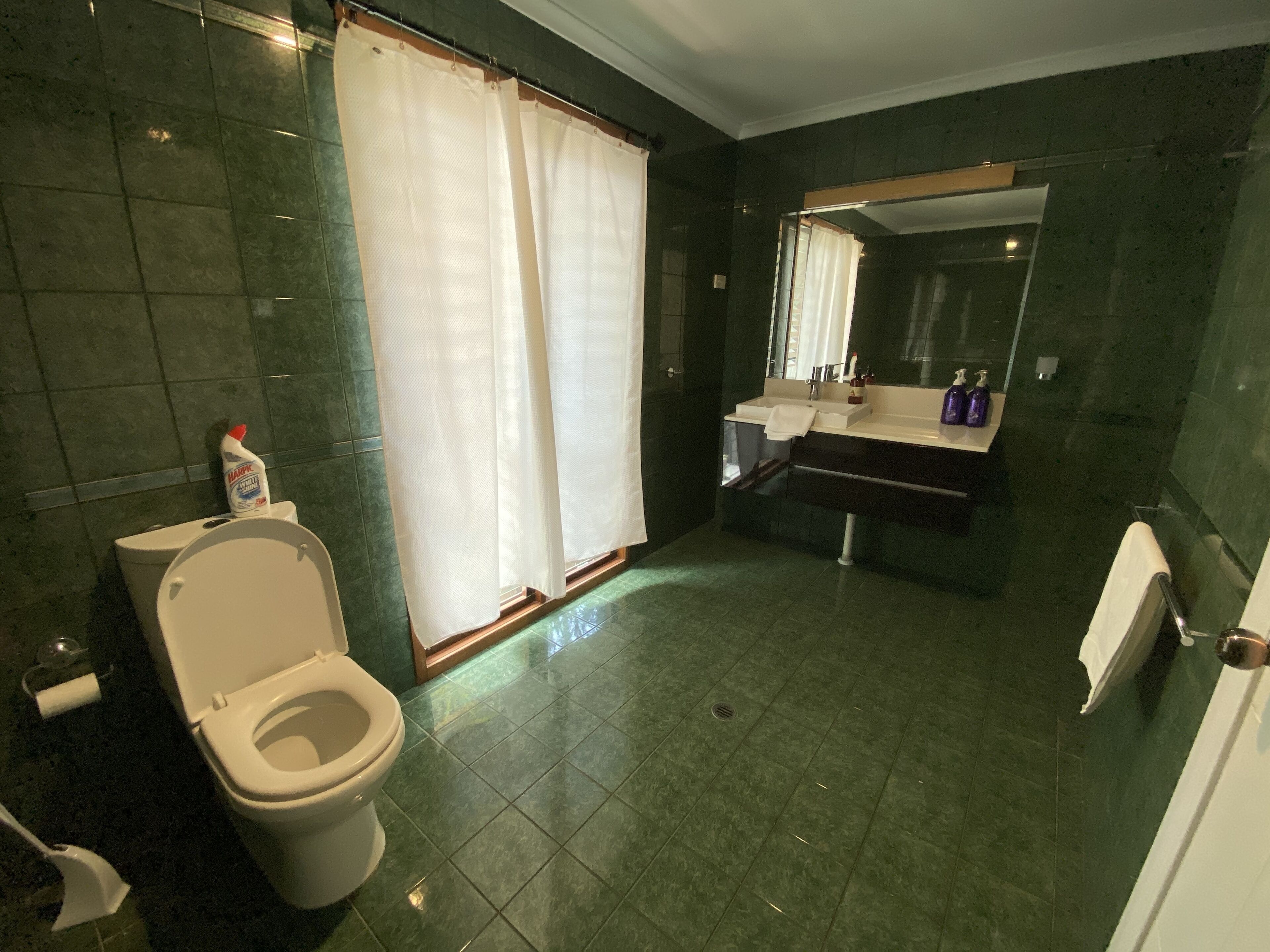 Resort Style Home in a Tropical Garden Close to City