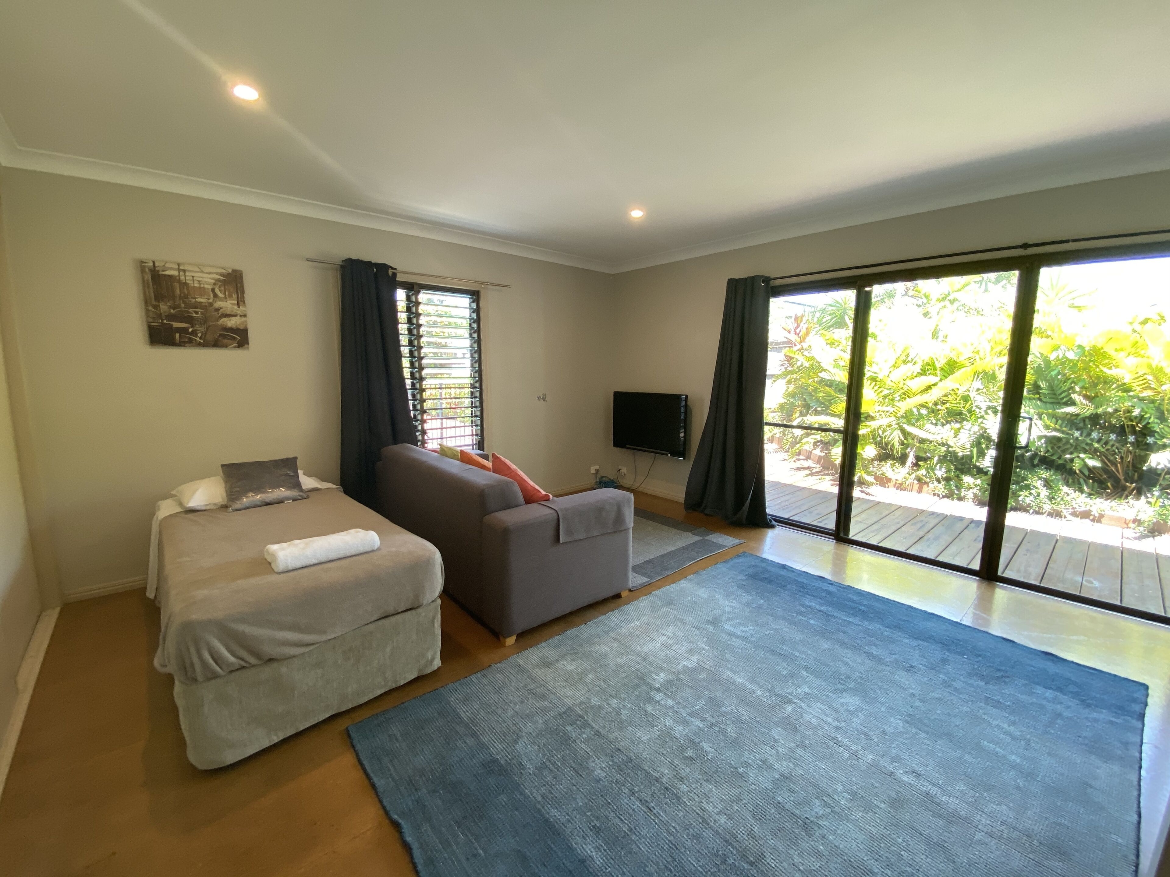 Resort Style Home in a Tropical Garden Close to City