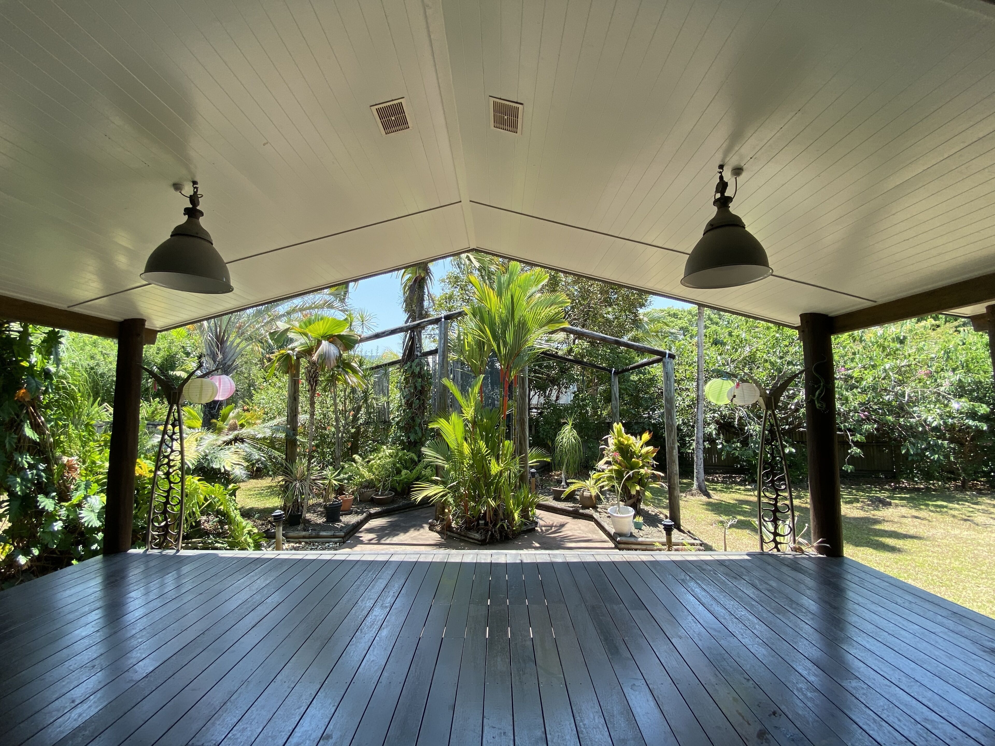 Resort Style Home in a Tropical Garden Close to City