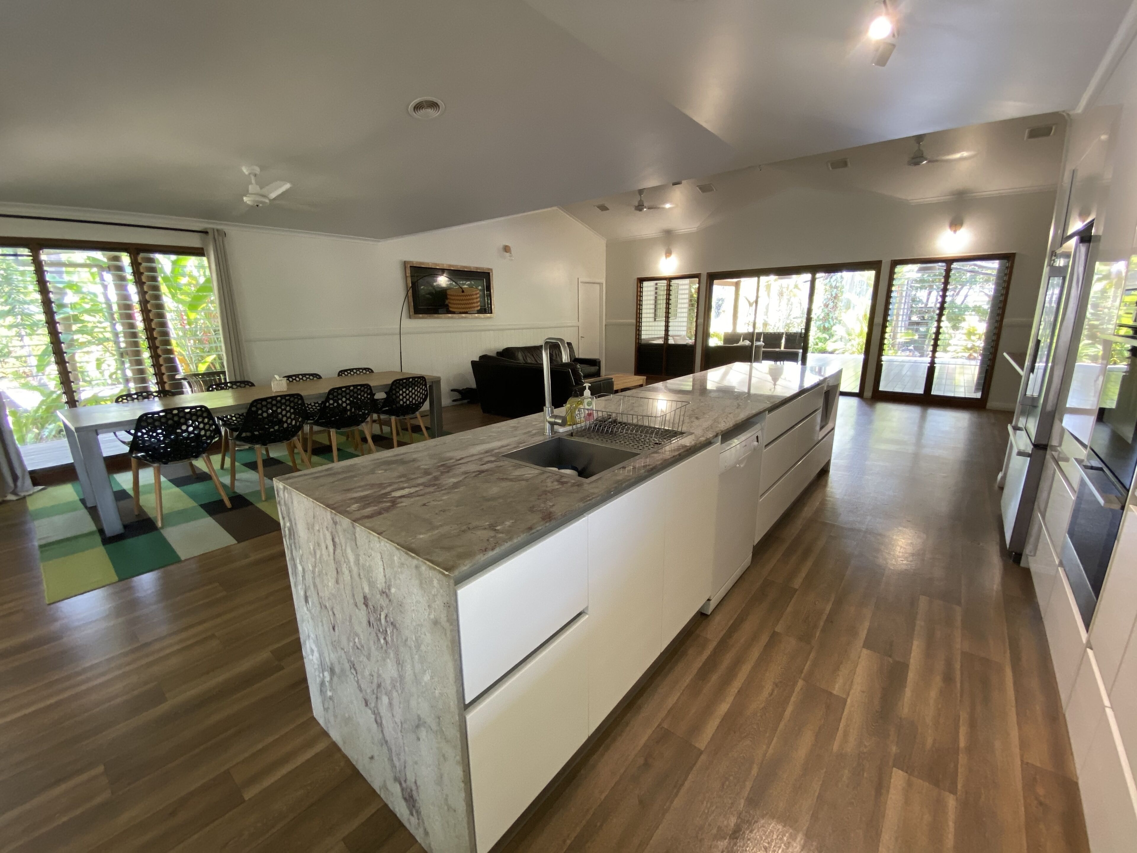 Resort Style Home in a Tropical Garden Close to City