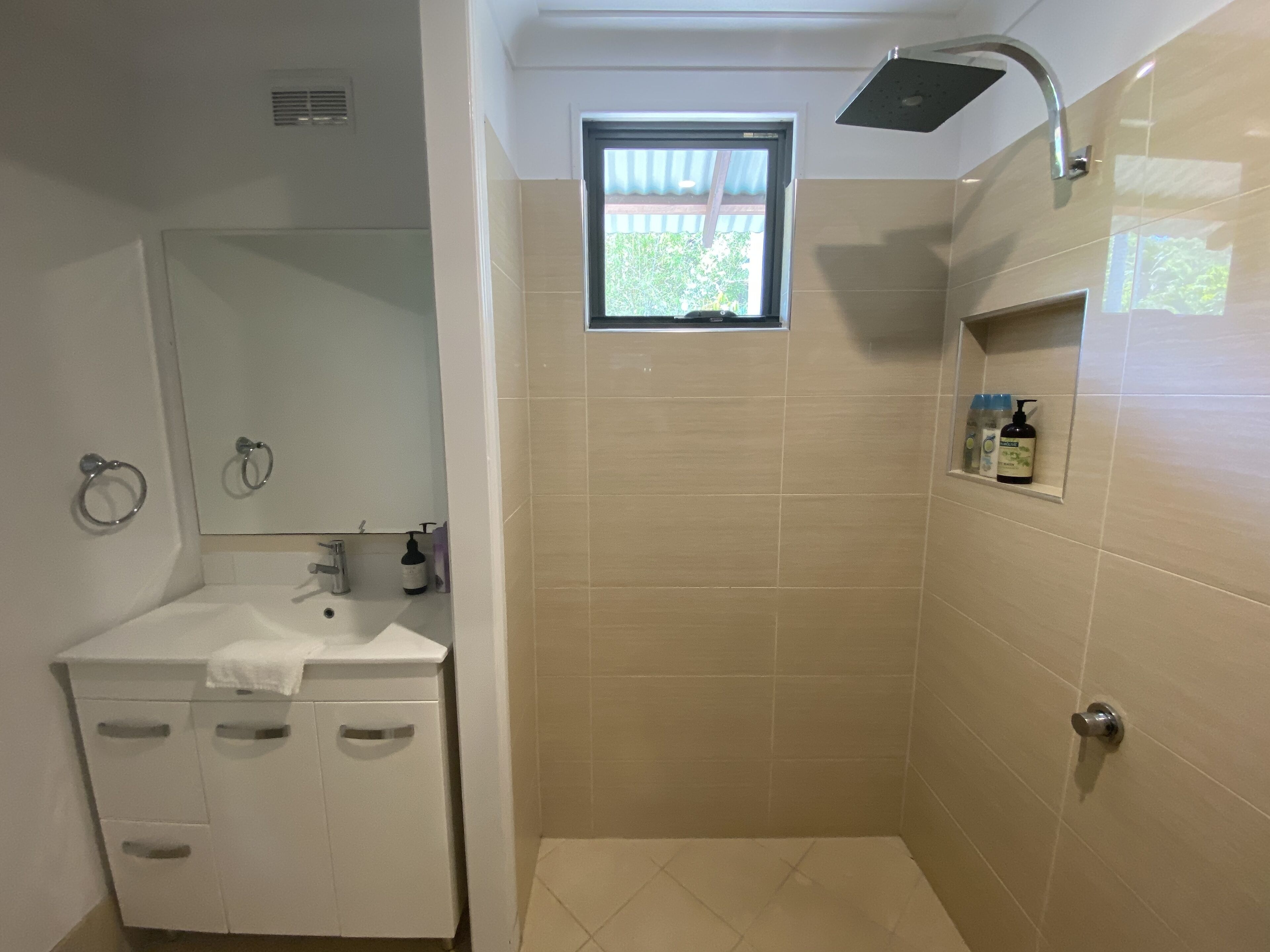 Resort Style Home in a Tropical Garden Close to City