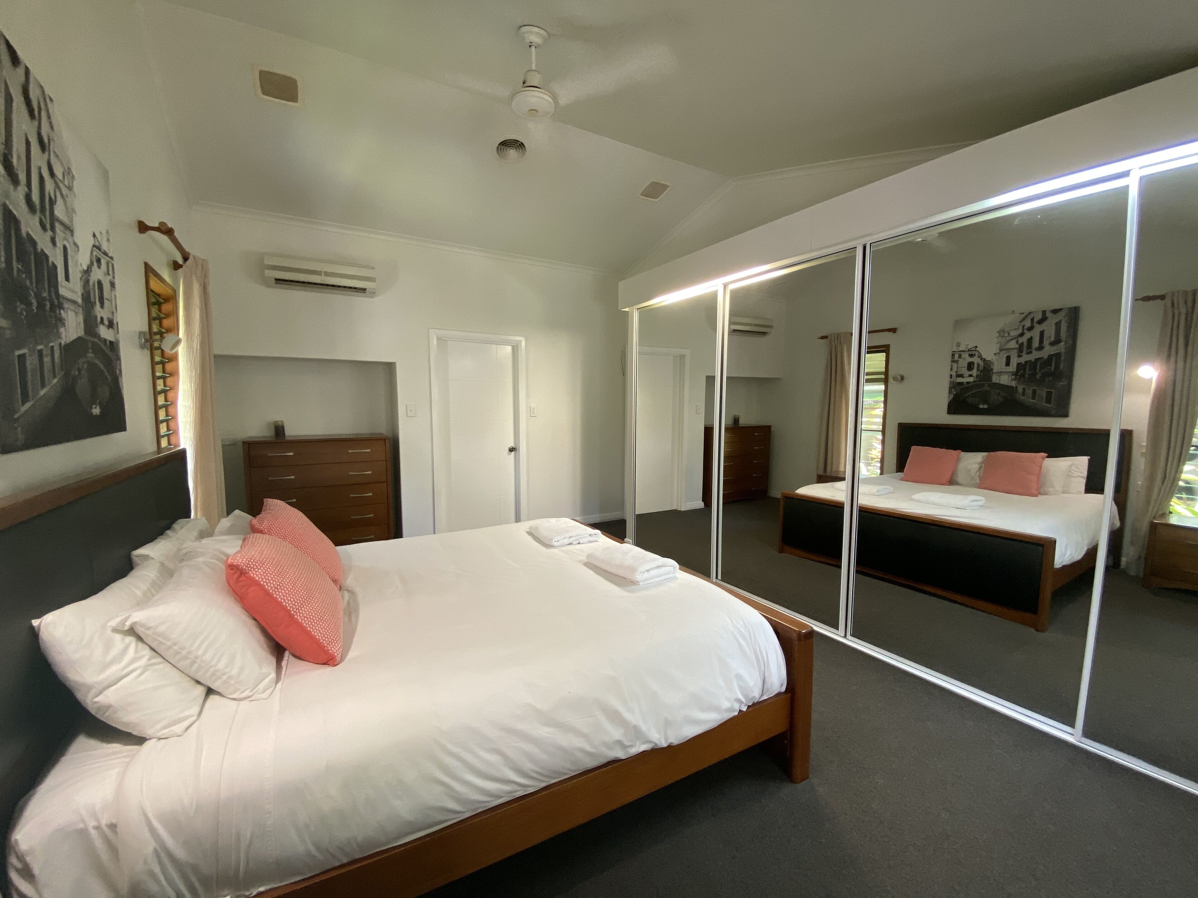 Resort Style Home in a Tropical Garden Close to City