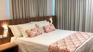 Frigobar, cofres nos quartos, Wi-Fi de cortesia, roupa de cama