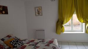 2 chambres, fer et planche à repasser, accès Internet, draps fournis