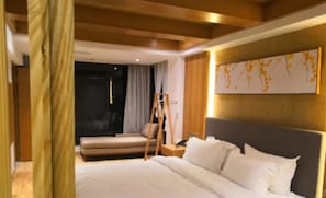Juyun Duplex Family Suite | Desk, free WiFi