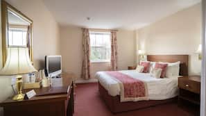 Iron/ironing board, free WiFi, linens