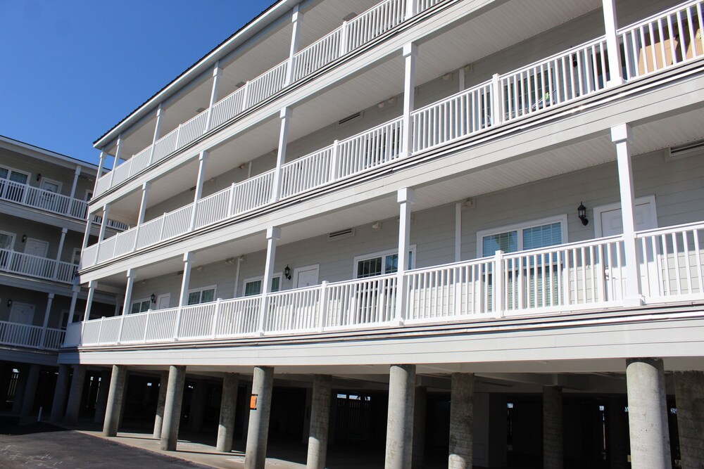 Marshwinds 1G ~ 3BR/3BA with a POOL and Marsh Views!!