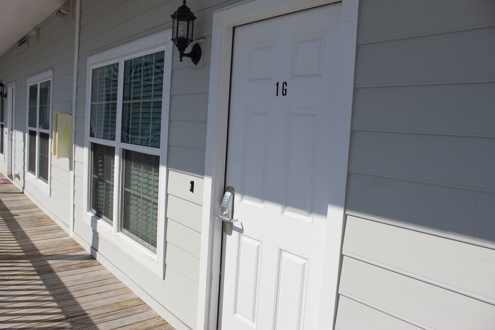 Marshwinds 1G ~ 3BR/3BA with a POOL and Marsh Views!!