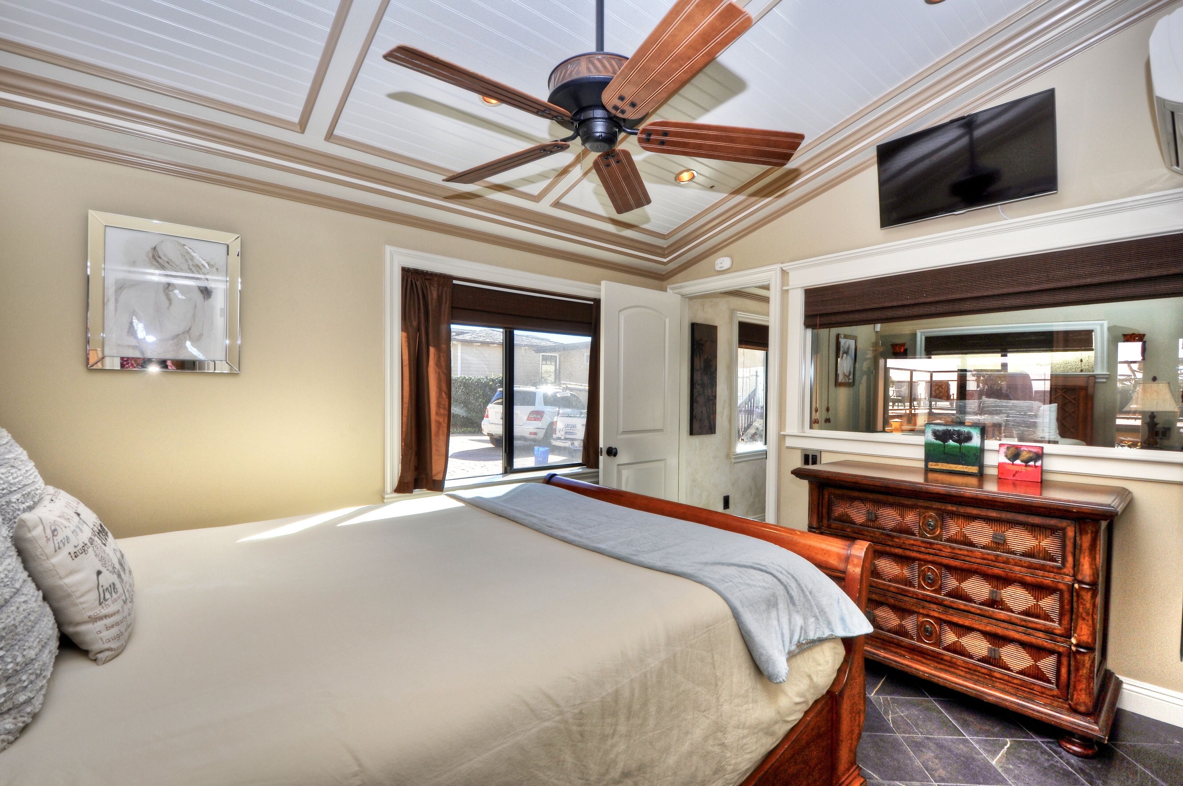 Fully Equipped Villa with Private Patio and BBQ! in Laguna Beach, United States