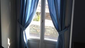 Egyptian cotton sheets, premium bedding, down comforters, in-room safe