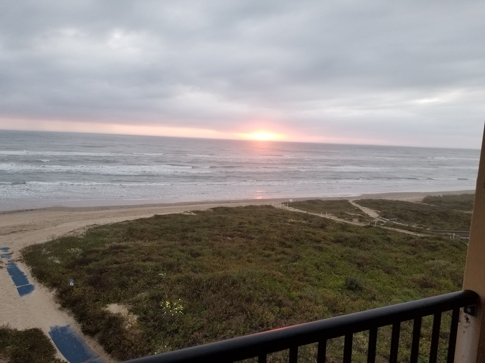 Interiors with Vaulted Ceilings: 21 Subtle Designs - ArchDaily