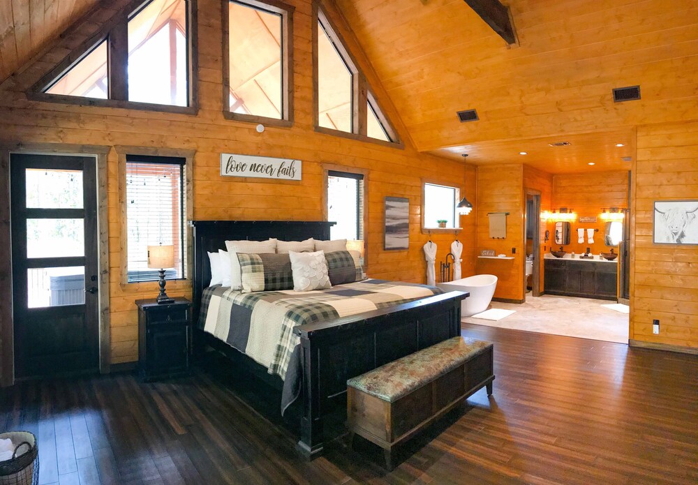 Cloud 9 Honeymoon luxury escape to Hochatown, OK Hochatown Vrbo