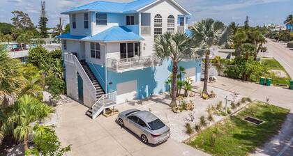 Sunset Views + Steps From The Beach 2 Bedroom Duplex by Redawning