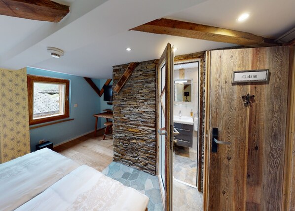 Deluxe Double or Twin Room | Desk, free cribs/infant beds, free WiFi