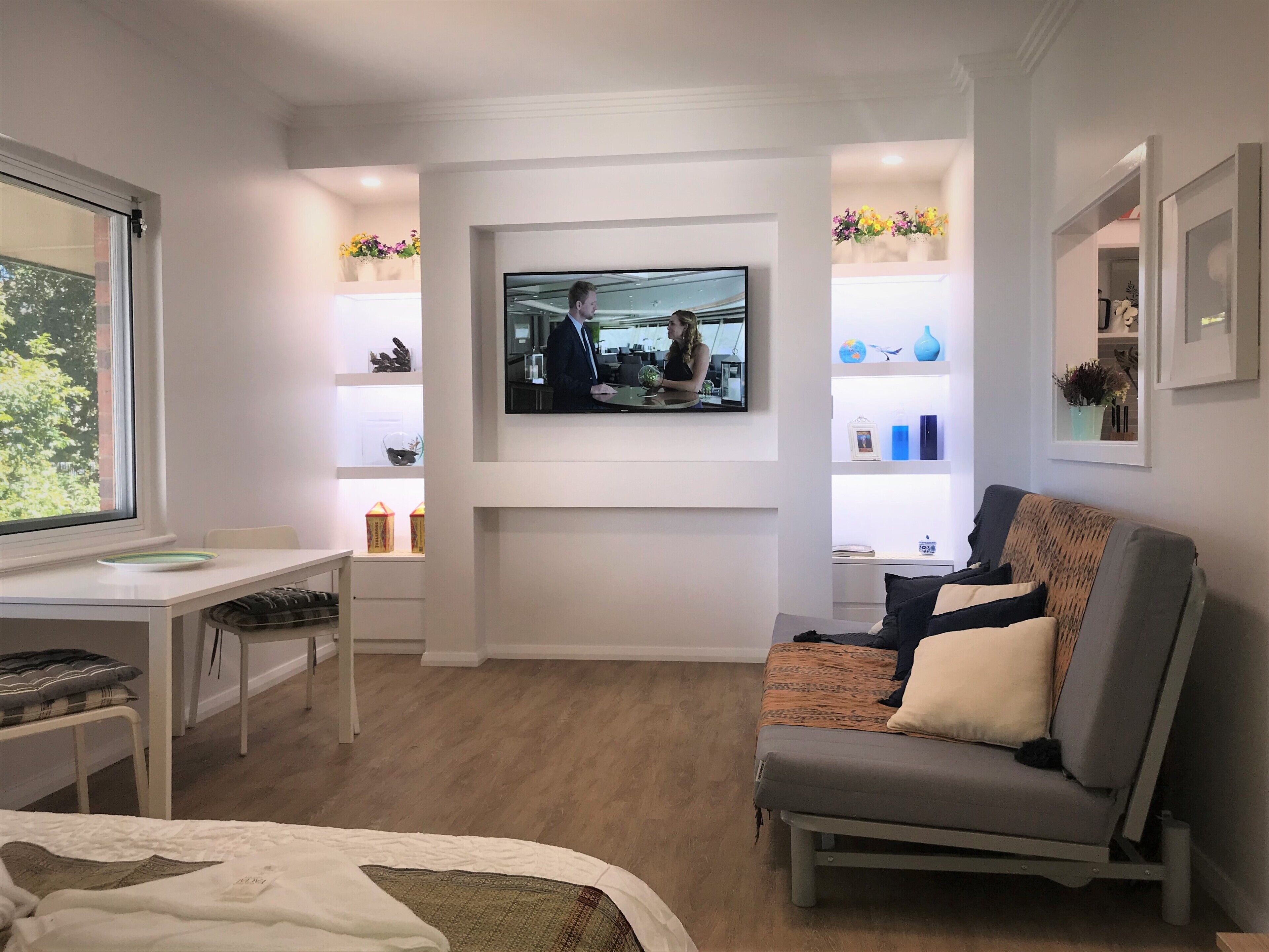 M207 Central Studio in Free Transit Bus Zone