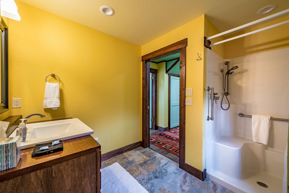 Canyon Falls Cottage on an estate at Desoto Falls Mentone AL Central