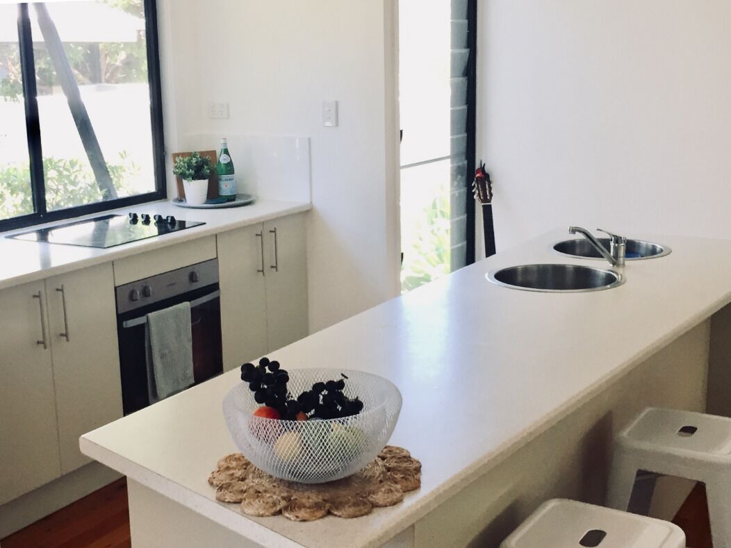 Stylish Family Beach House With Aircon - 200m to the Beach