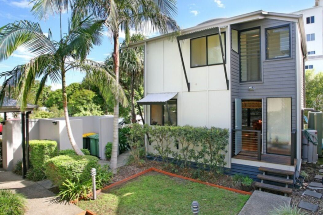 Stylish Family Beach House With Aircon - 200m to the Beach