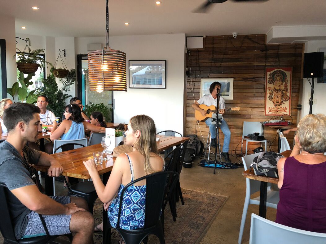 Stylish Family Beach House With Aircon - 200m to the Beach