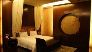 Blackout curtains, free WiFi, linens