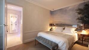 Premium bedding, down comforters, in-room safe, individually decorated