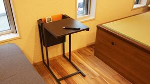 Iron/ironing board, Internet, linens