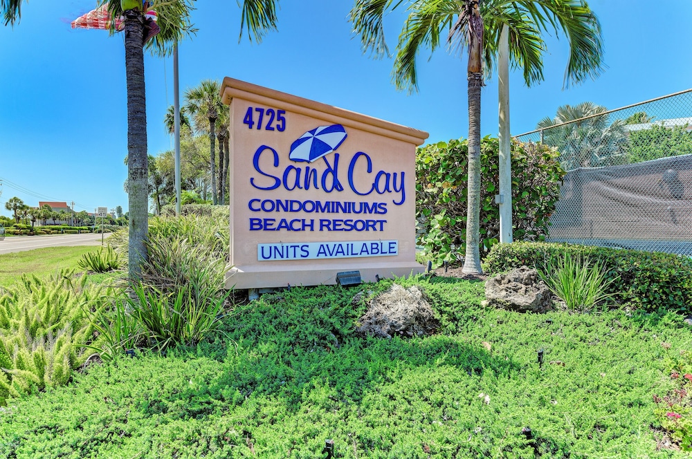 Unit #309 great rates, 2 Bed/2 Bath, view of ocean, steps to the sandy beach. 