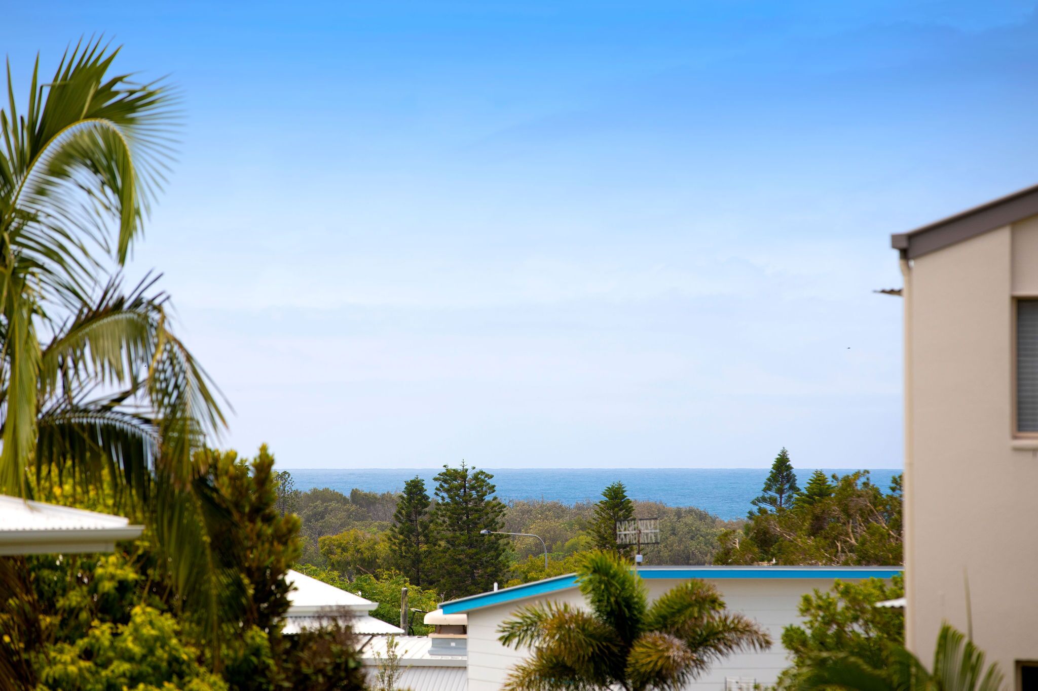 2BR Coolum Beach 🌴Rooftop Deck☀️Spa💦Tennis🎾Pool
