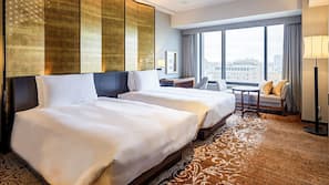 Minibar, in-room safe, free WiFi, linens