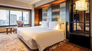Minibar, in-room safe, free WiFi, linens