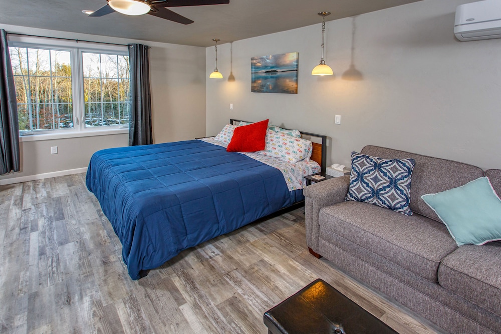 Stunning Studio just steps from the Bjorklunden Trail System in Baileys