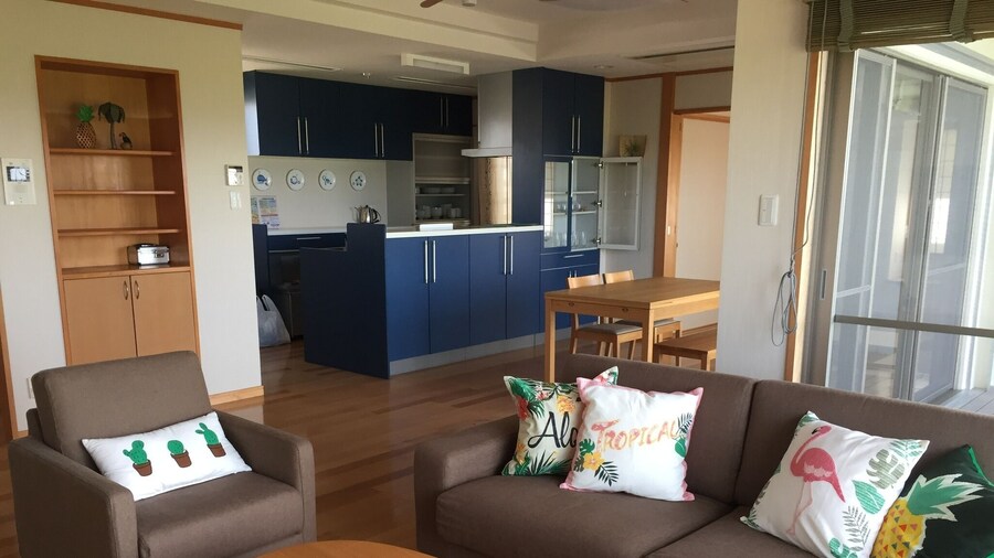 City 1500 SF 2BR condom 3F sea view