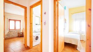2 Schlafzimmer, Bügeleisen/Bügelbrett, Bettwäsche
