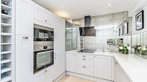 Fridge, microwave, oven, hob