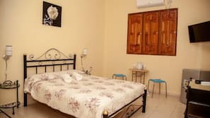 Iron/ironing board, WiFi, linens