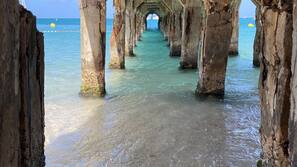 Beach nearby, white sand, beach towels, 3 beach bars