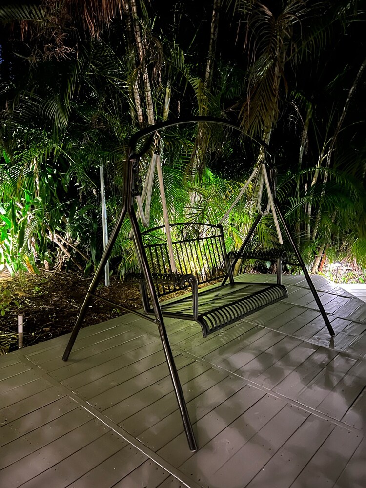 4 BEDROOM HOME WITH PRIVATE TROPICAL PARADISE IN BACK YARD