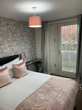 Royal Albert Dock Apartments Liverpool Room Prices Reviews Travelocity