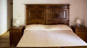 Individually decorated, individually furnished, free cots/infant beds