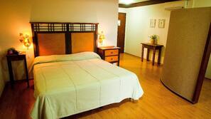Cofres nos quartos, individualmente decorados, escrivaninha
