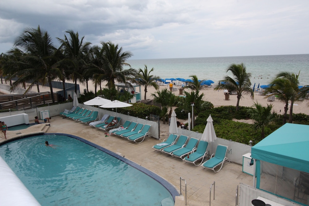 MARENAS RESORT-BEAUTIFUL BEACHFRONT BUILDING IN SUNNY ISLES BEACH, FLORIDA