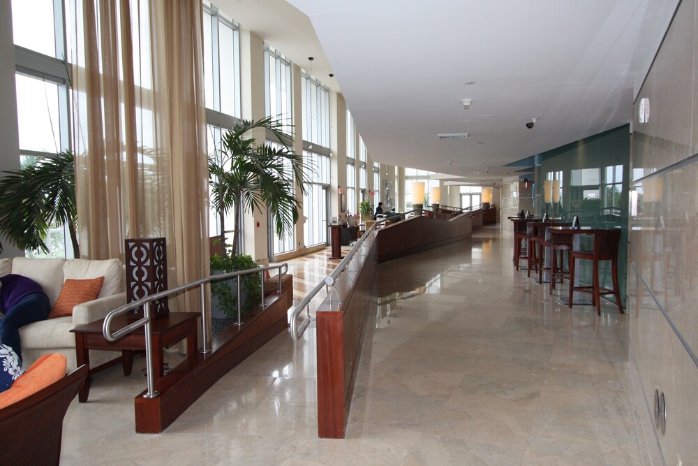 MARENAS RESORT-BEAUTIFUL BEACHFRONT BUILDING IN SUNNY ISLES BEACH, FLORIDA