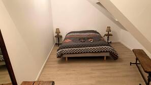 2 bedrooms, desk, iron/ironing board, free WiFi