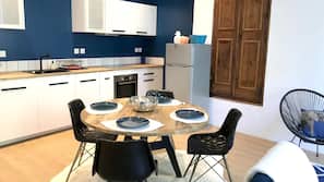Fridge, stovetop, dishwasher