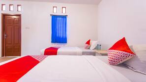 Desk, free WiFi, linens